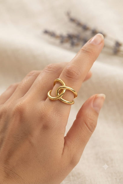 Elegant Infinity Knot Gold Ring - Anti Tarnish